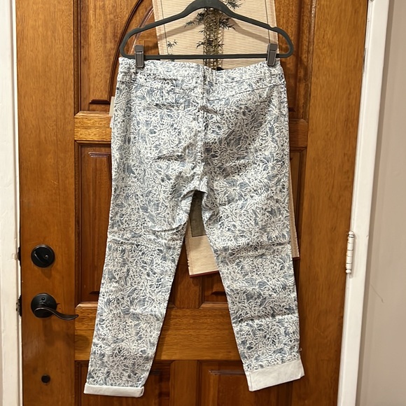 NWT Andrea Jovine Super soft & stretchy White and blue Jeans - Picture 4 of 4